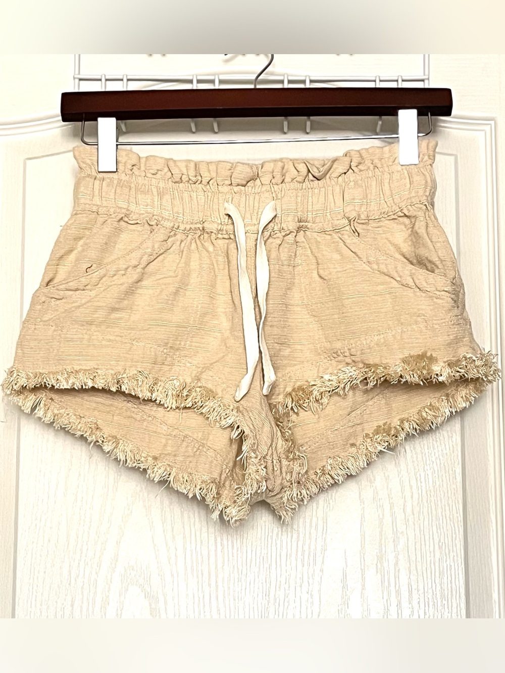 BDG Frankie Paperbag Micro Shorts Beige XS Linen Blend Raw Hem Beachwear Coastal